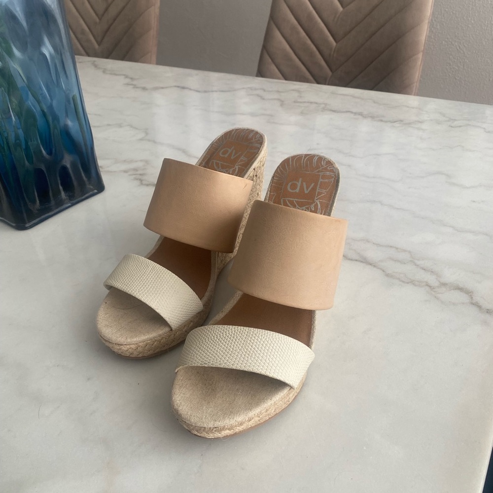 Nude Wedges